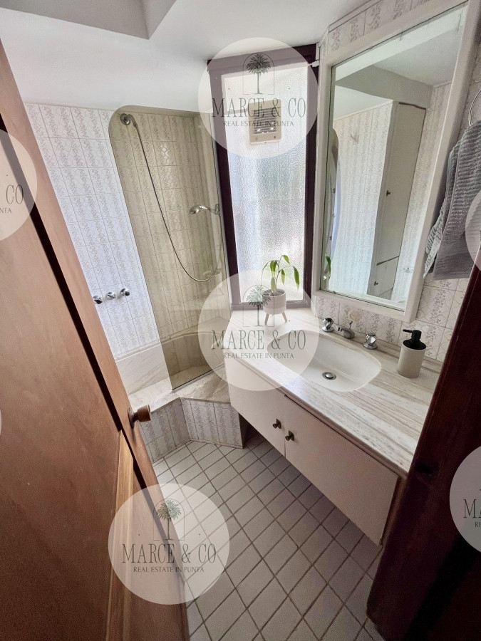 Apartamento ID.1048 - Apartamento de 4 dormitorios en alquiler anual