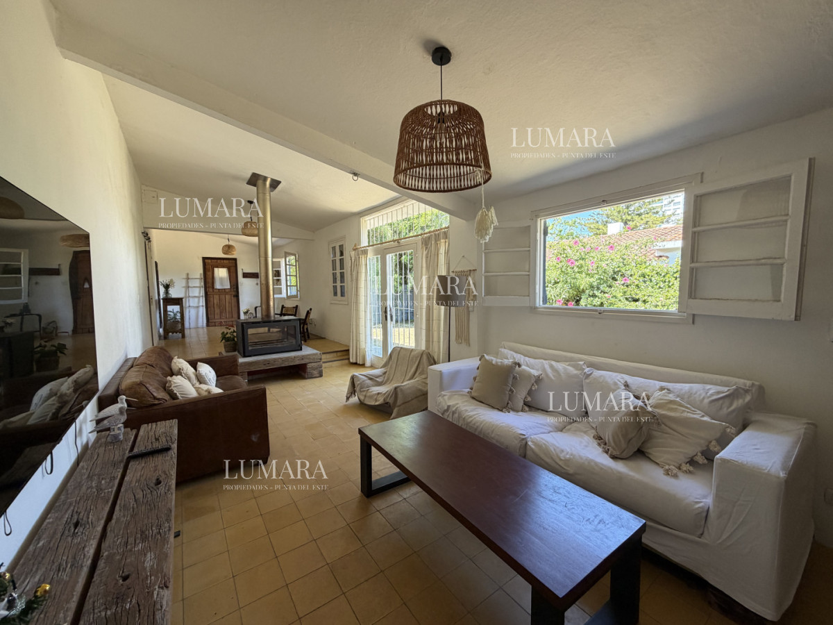 Casa ID.4001 - Casa de 3 dormitorios a pasos de playa mansa en alquiler temporal