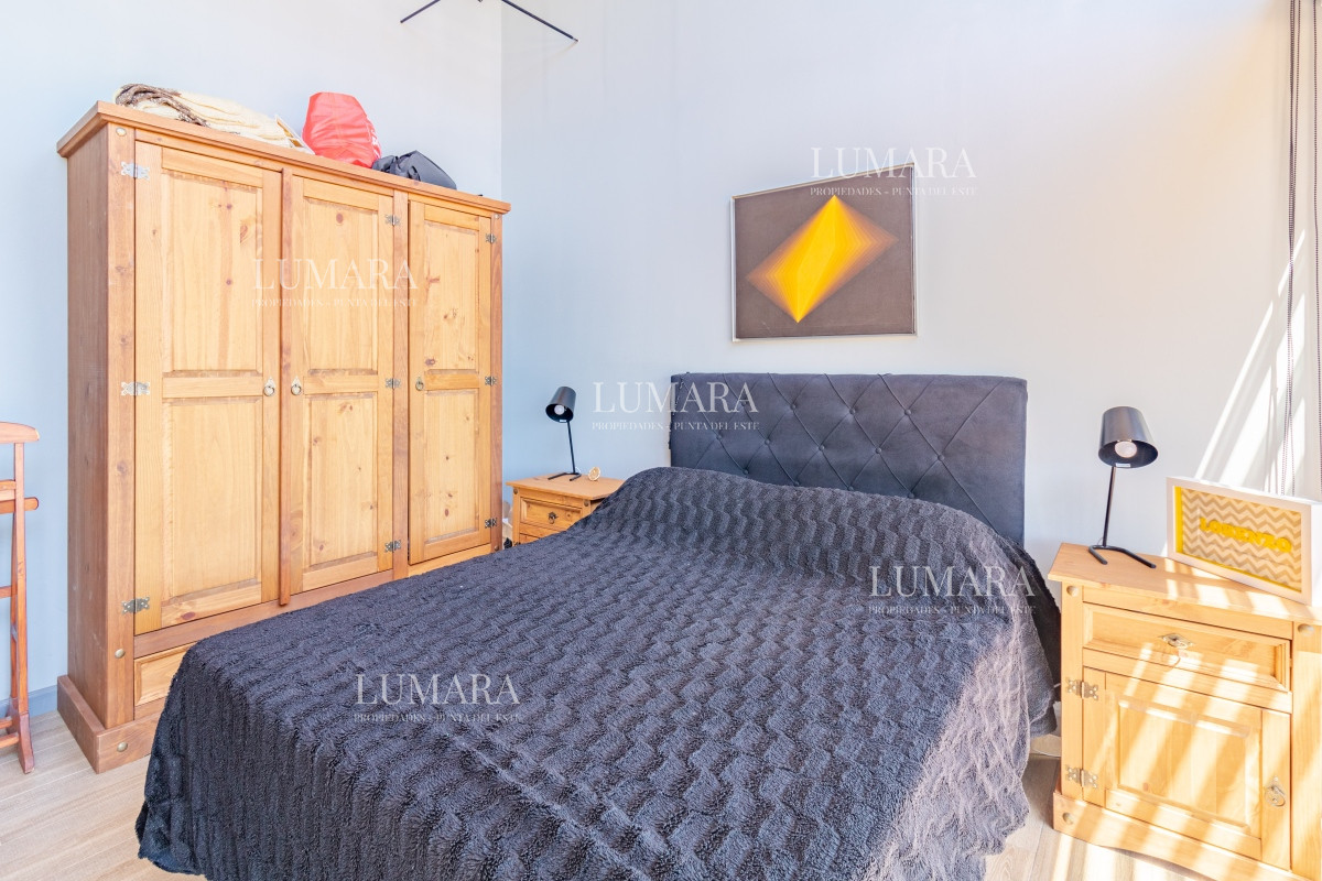 Casa ID.2769 - Moderna casa en barrio privado El Quijote en venta