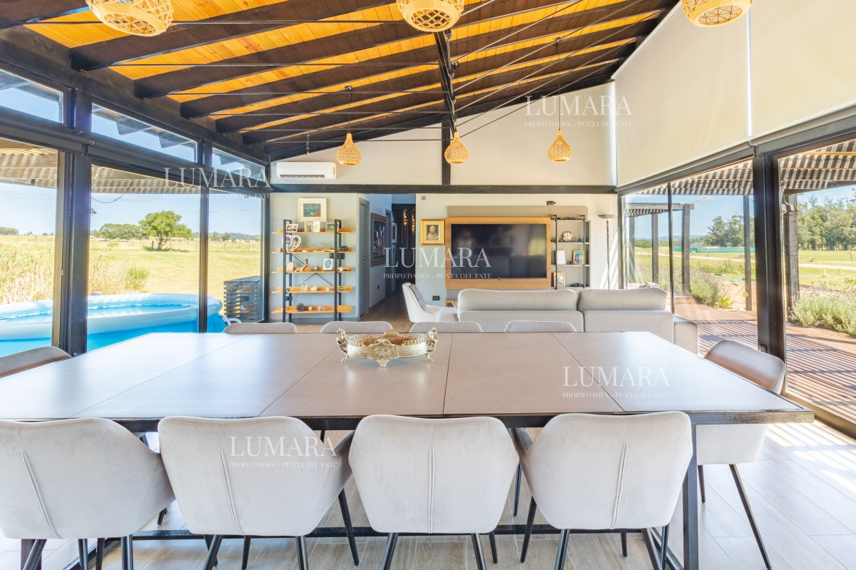 Casa ID.2769 - Moderna casa en barrio privado El Quijote en venta