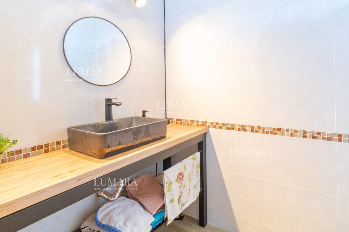 Casa ID.2769 - Moderna casa en barrio privado El Quijote en venta
