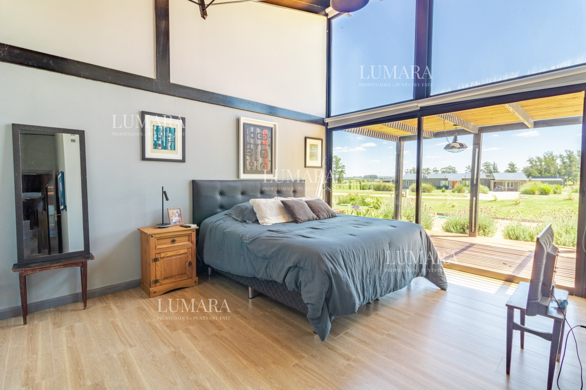 Casa ID.2769 - Moderna casa en barrio privado El Quijote en venta