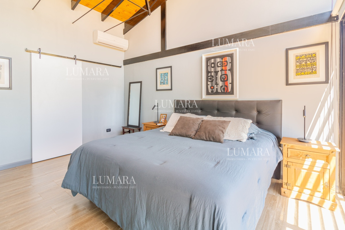 Casa ID.2769 - Moderna casa en barrio privado El Quijote en venta