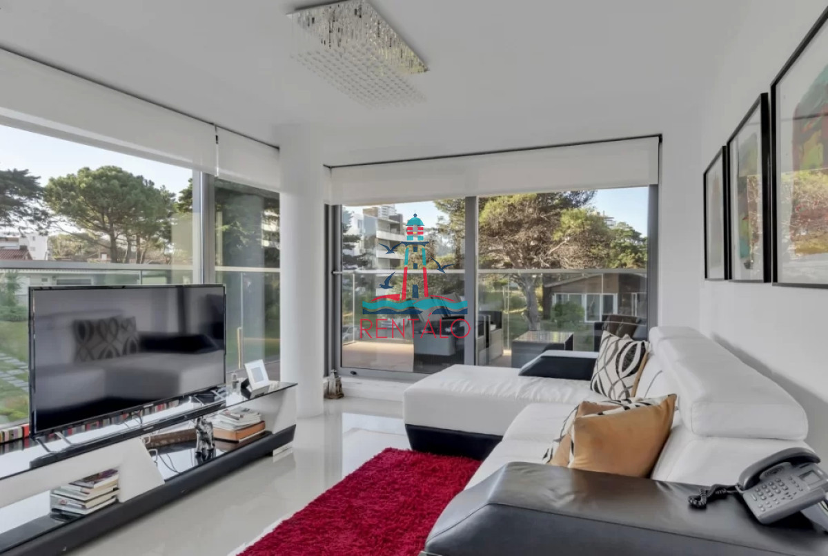 Apartamento ID.483 - Apartamento en alquiler de 2 dormitorios en Punta del este y 2 baños