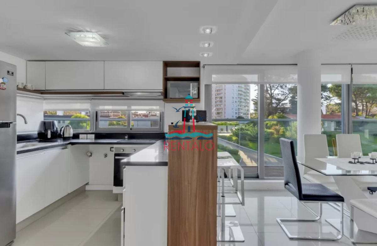 Apartamento ID.483 - Apartamento en alquiler de 2 dormitorios en Punta del este y 2 baños