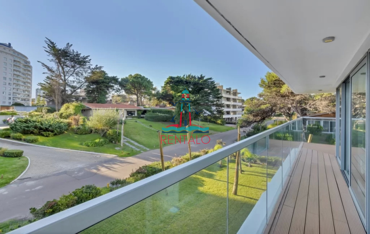 Apartamento ID.483 - Apartamento en alquiler de 2 dormitorios en Punta del este y 2 baños