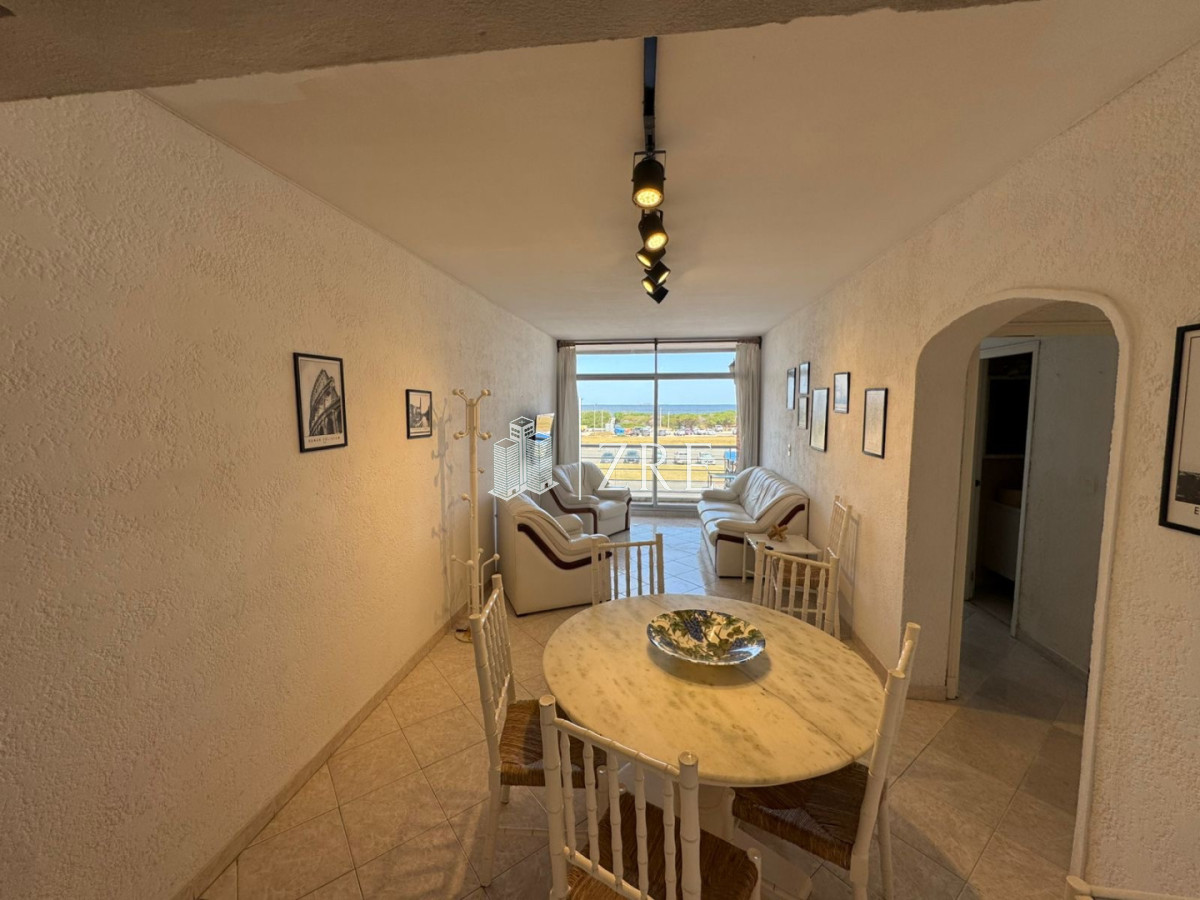 Apartamento ID.1303 - Apartamento de 2 domritorios en venta, 1ra linea de playa brava!