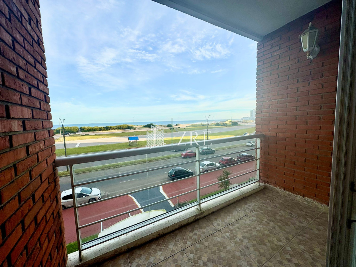 Apartamento ID.1303 - Apartamento de 2 domritorios en venta, 1ra linea de playa brava!