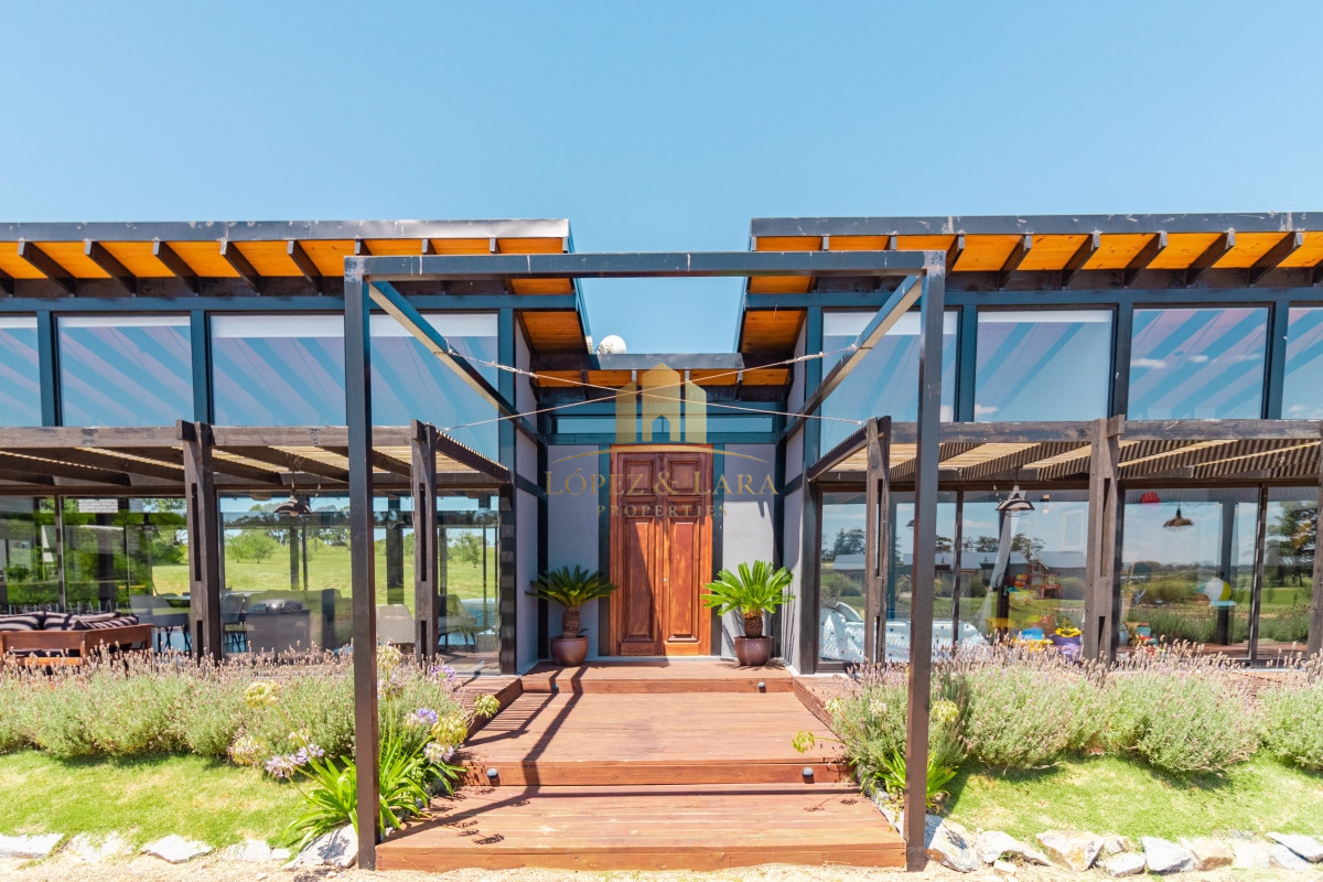 Casa ID.314 - Moderna casa en barrio privado El Quijote en venta
