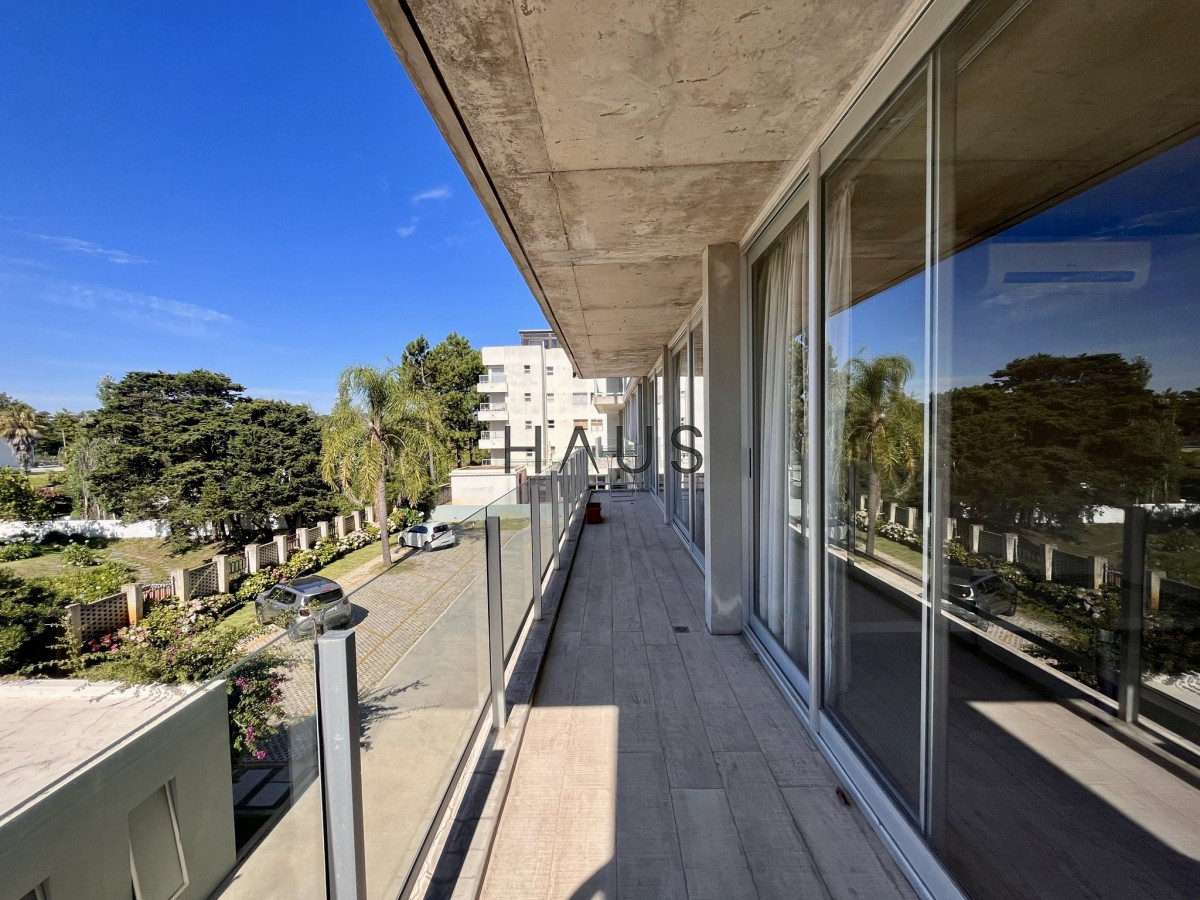 Apartamento ID.318 - Exclusivo departamento en venta frente a playa mansa- Punta del Este