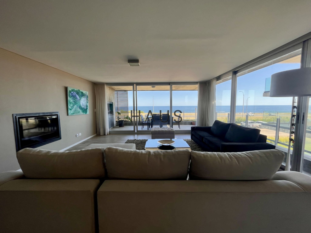 Apartamento ID.318 - Exclusivo departamento en venta frente a playa mansa- Punta del Este