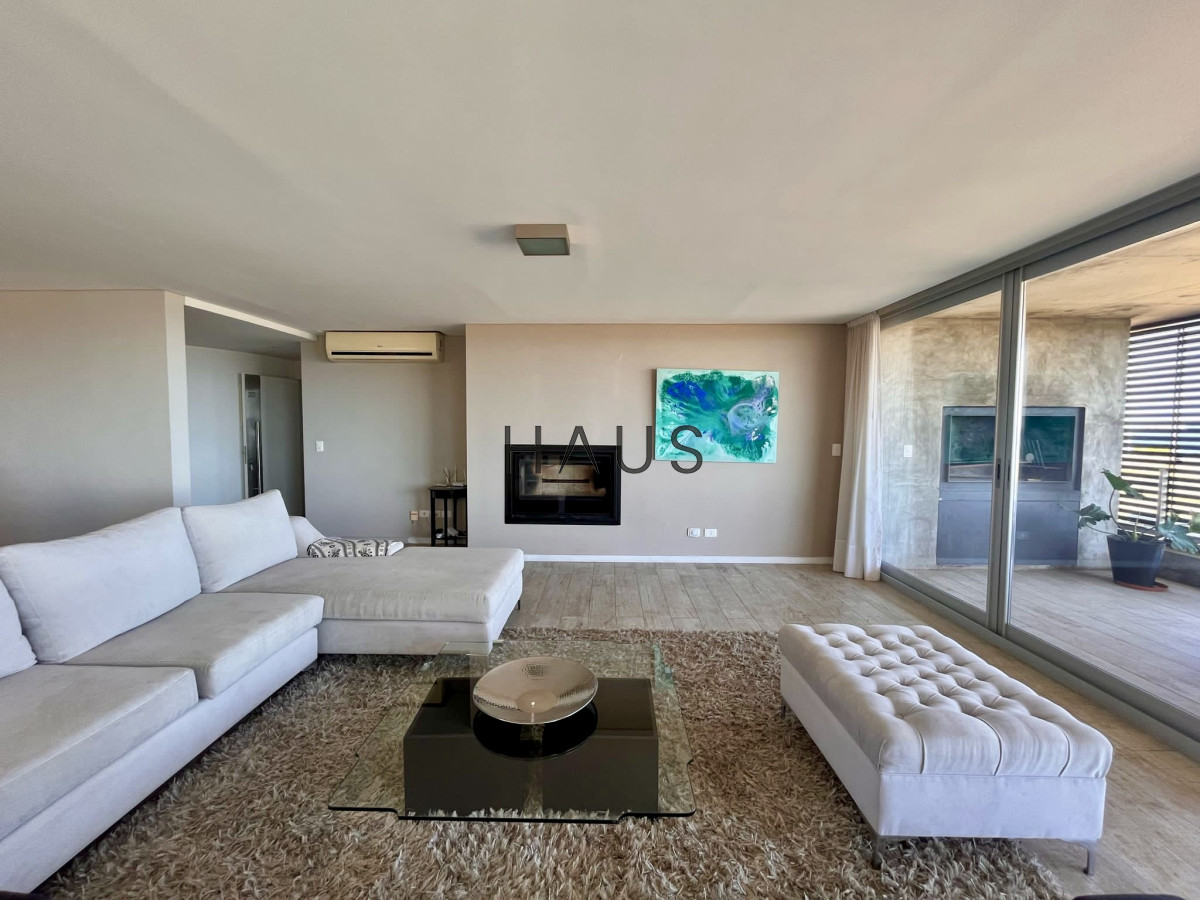 Apartamento ID.318 - Exclusivo departamento en venta frente a playa mansa- Punta del Este