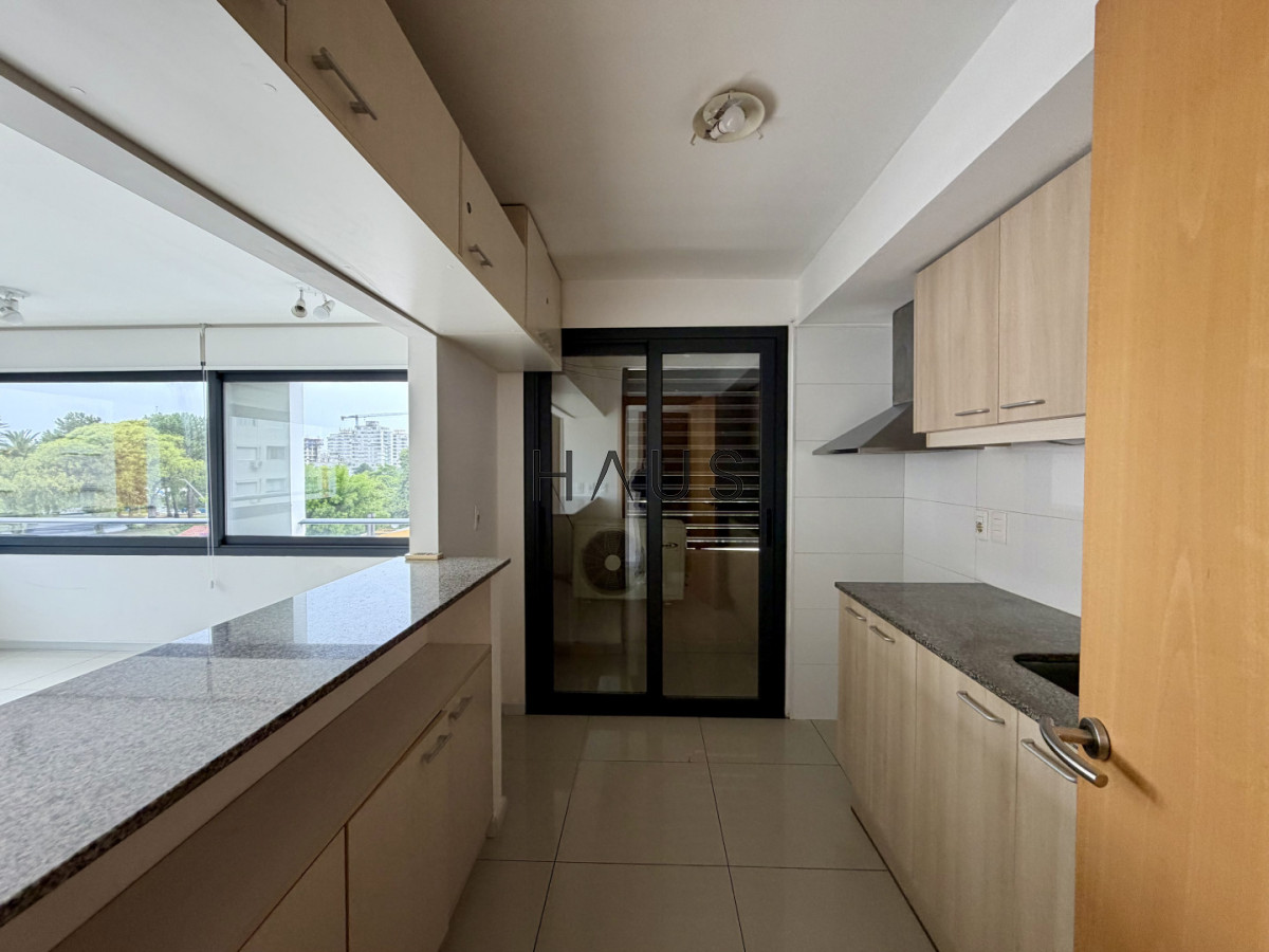 Apartamento ID.461 - Maldonado, departamento de 3 dormitorios en alquiler anual