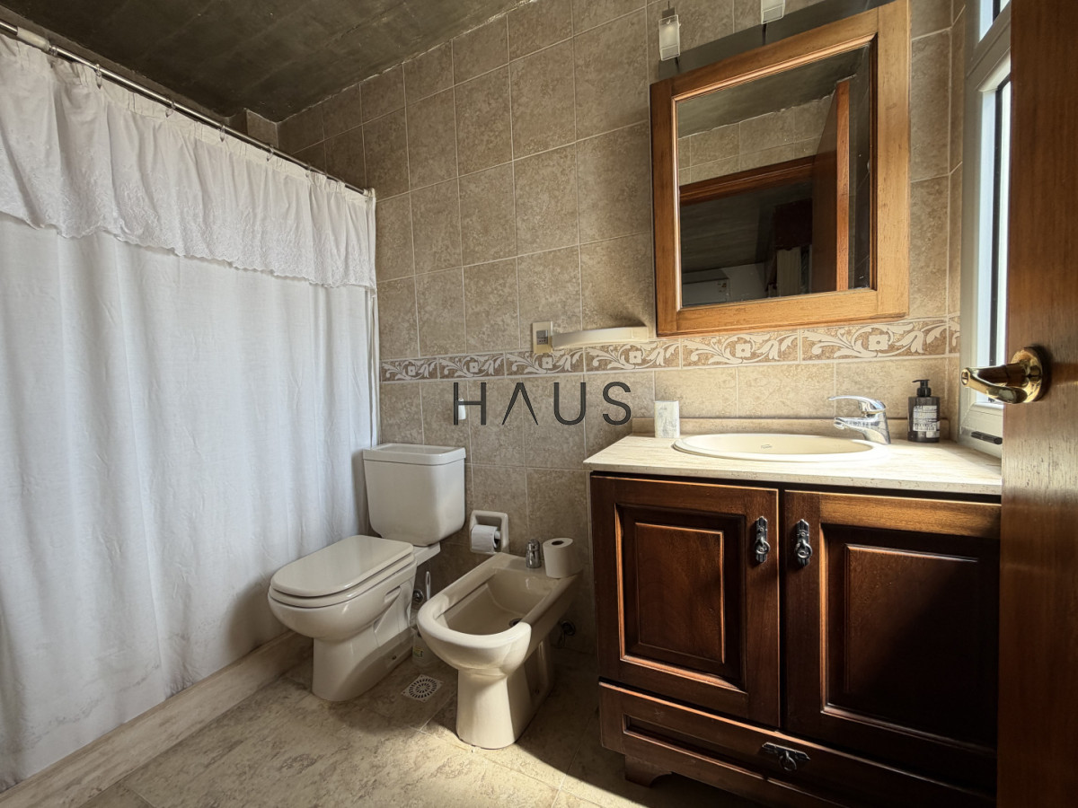 Casa ID.696 - Balneario Bs As, alquiler anual