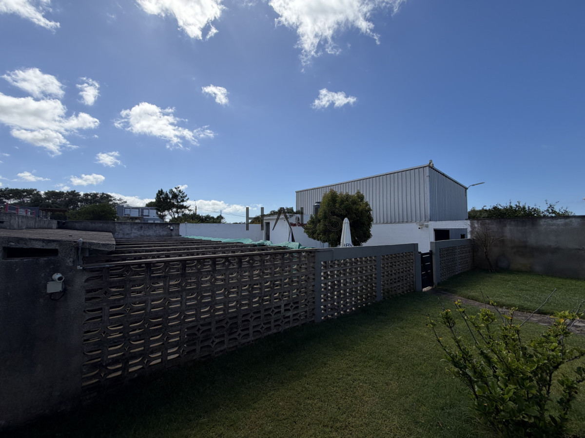 Casa ID.696 - Balneario Bs As, alquiler anual