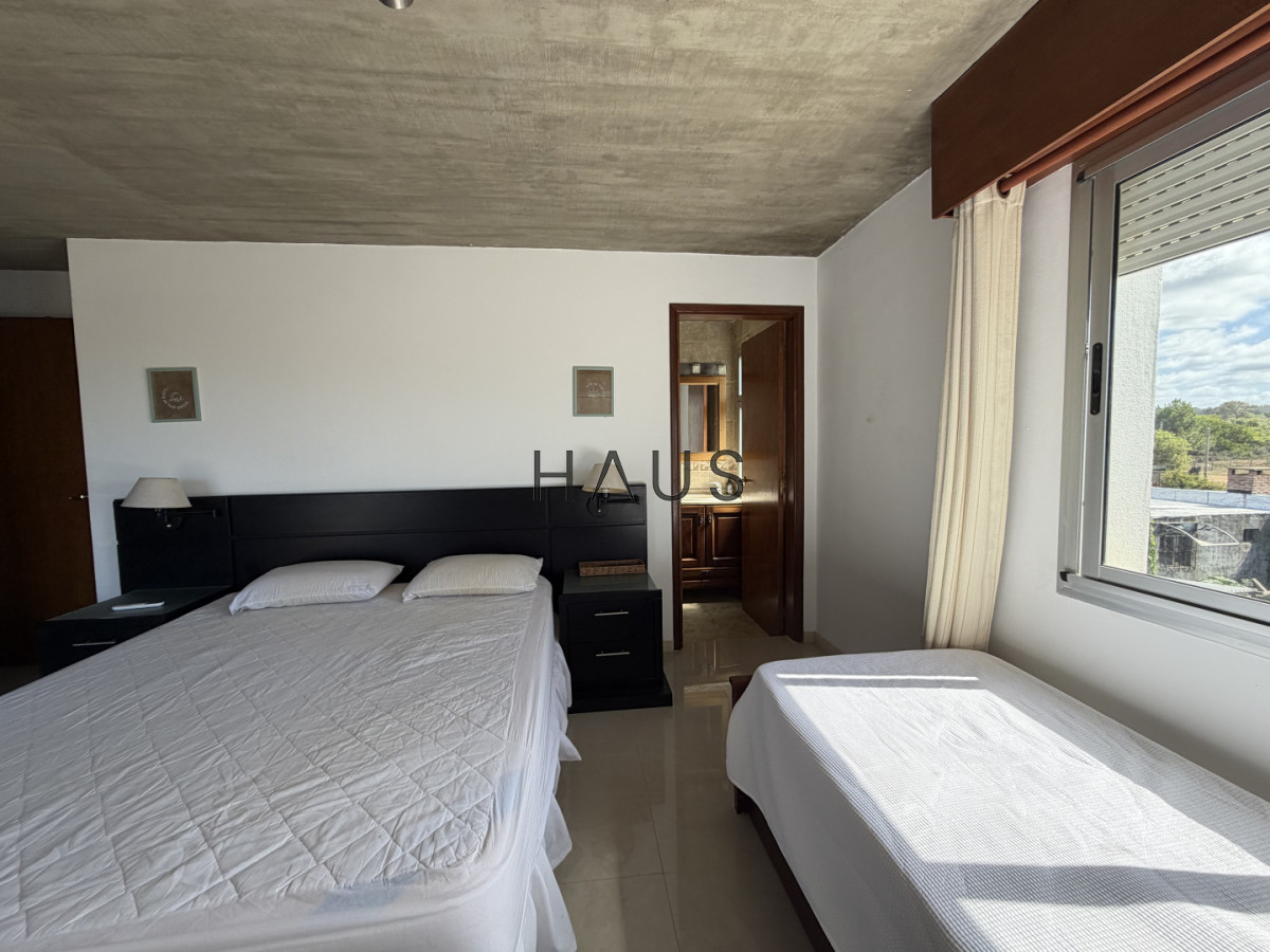 Casa ID.696 - Balneario Bs As, alquiler anual