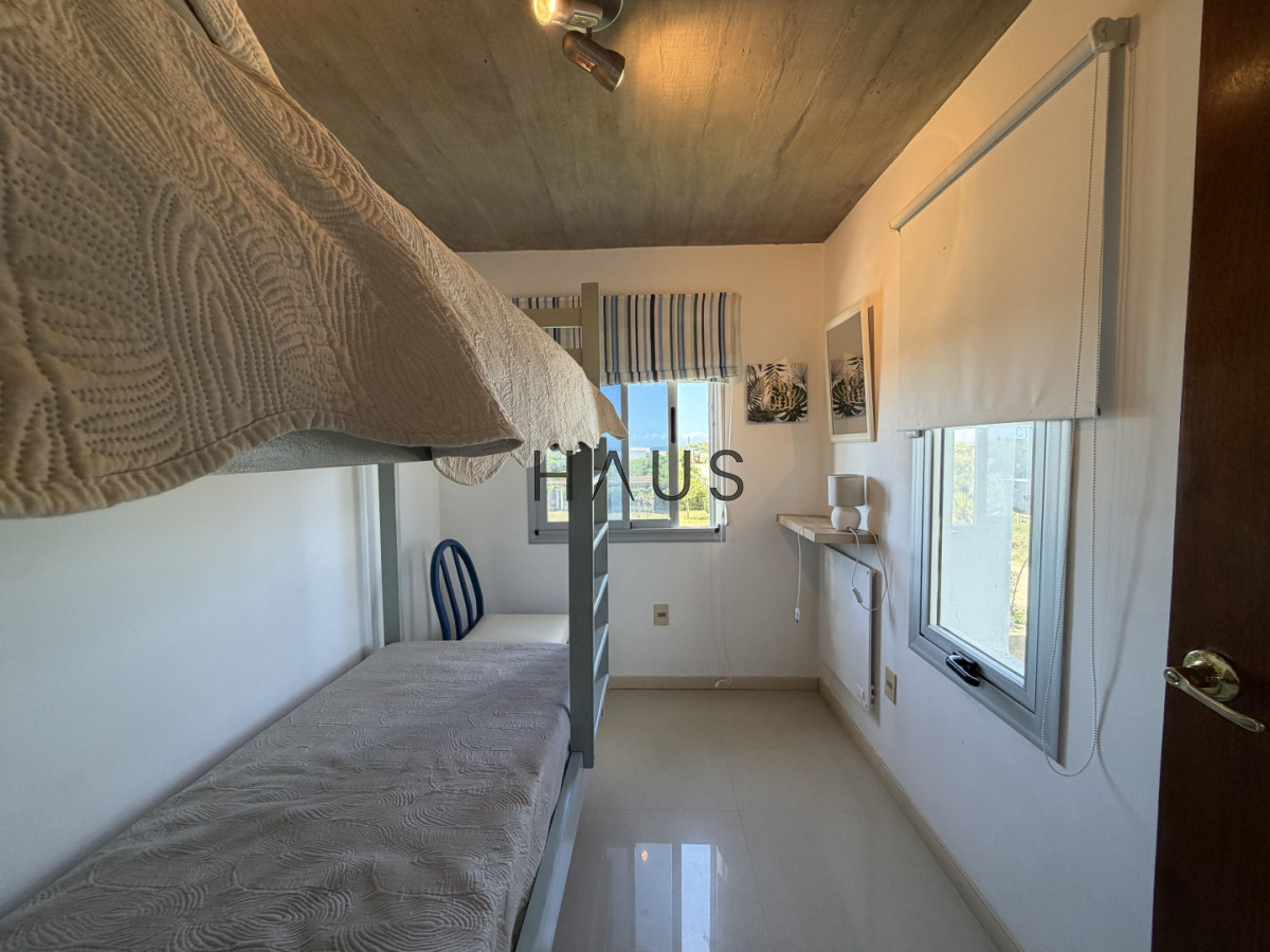 Casa ID.696 - Balneario Bs As, alquiler anual