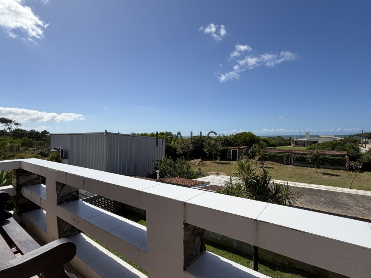 Casa ID.696 - Balneario Bs As, alquiler anual