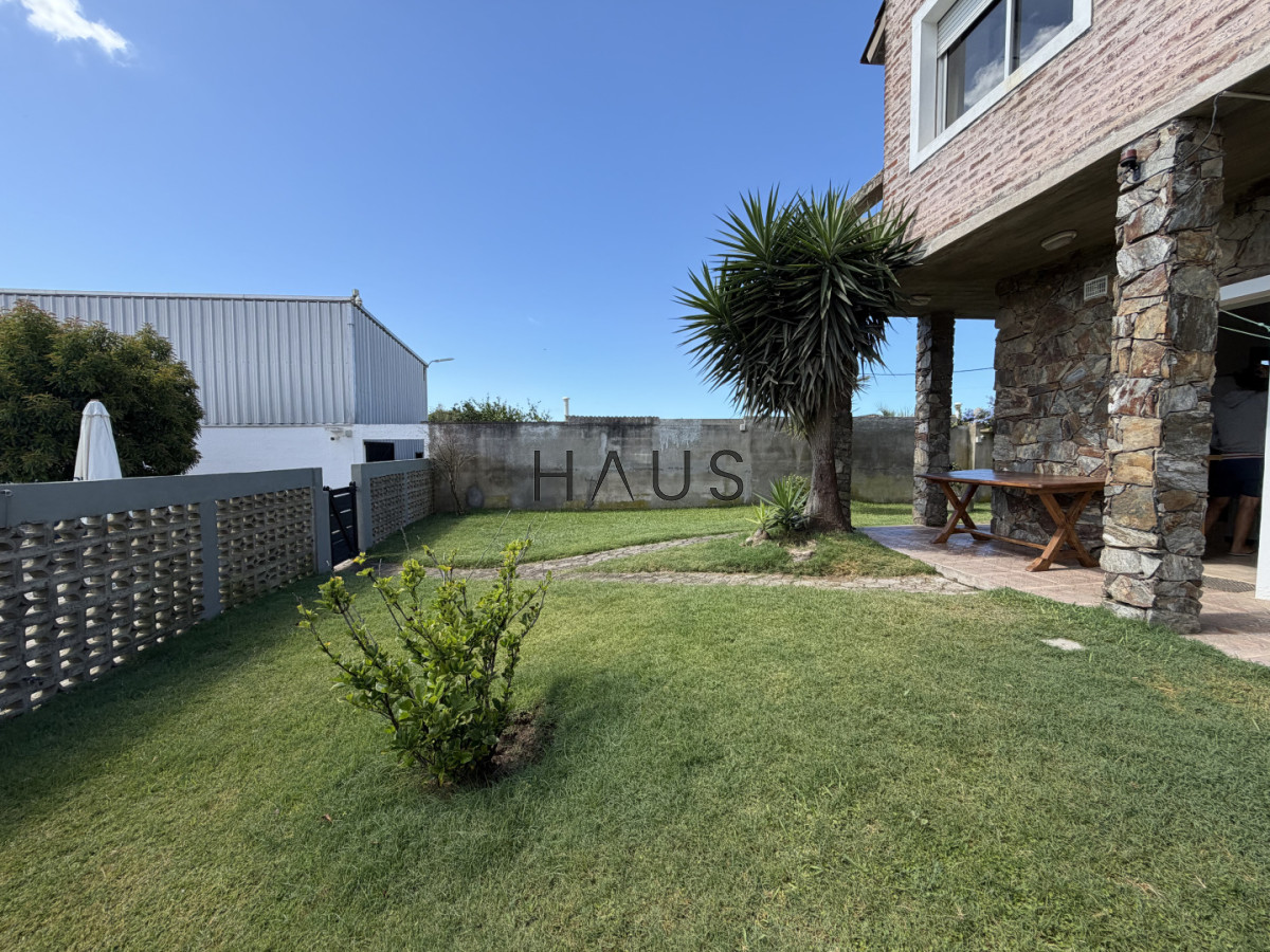 Casa ID.696 - Balneario Bs As, alquiler anual