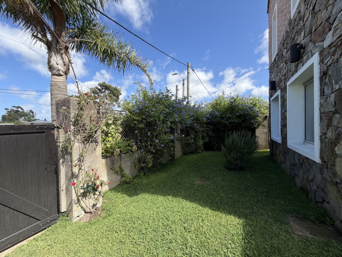 Casa ID.696 - Balneario Bs As, alquiler anual