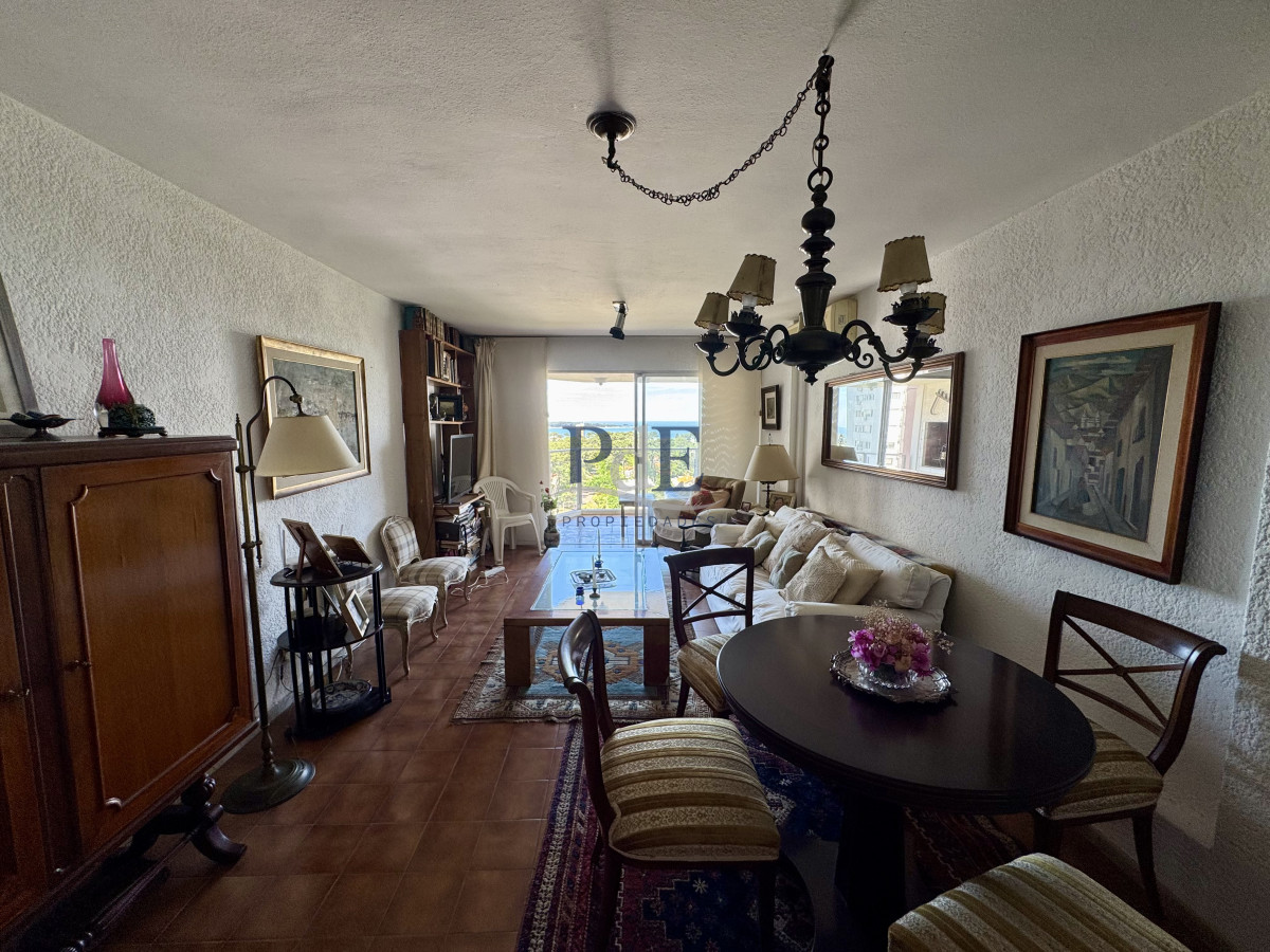 Apartamento en venta, 2 dorm y 2 baños. Av. Roosevelt · Vista al mar - Imagen 1