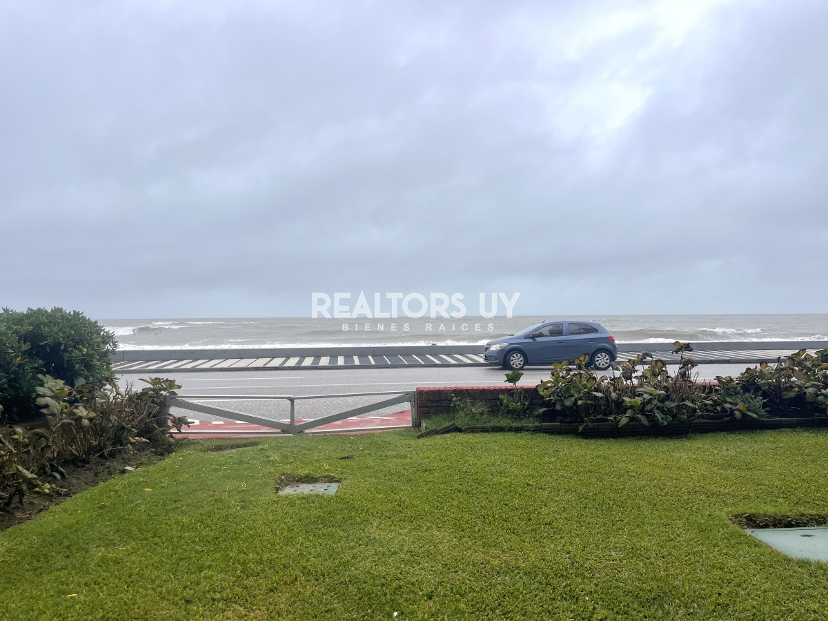 Amplia planta frente al mar en venta - RLT25A