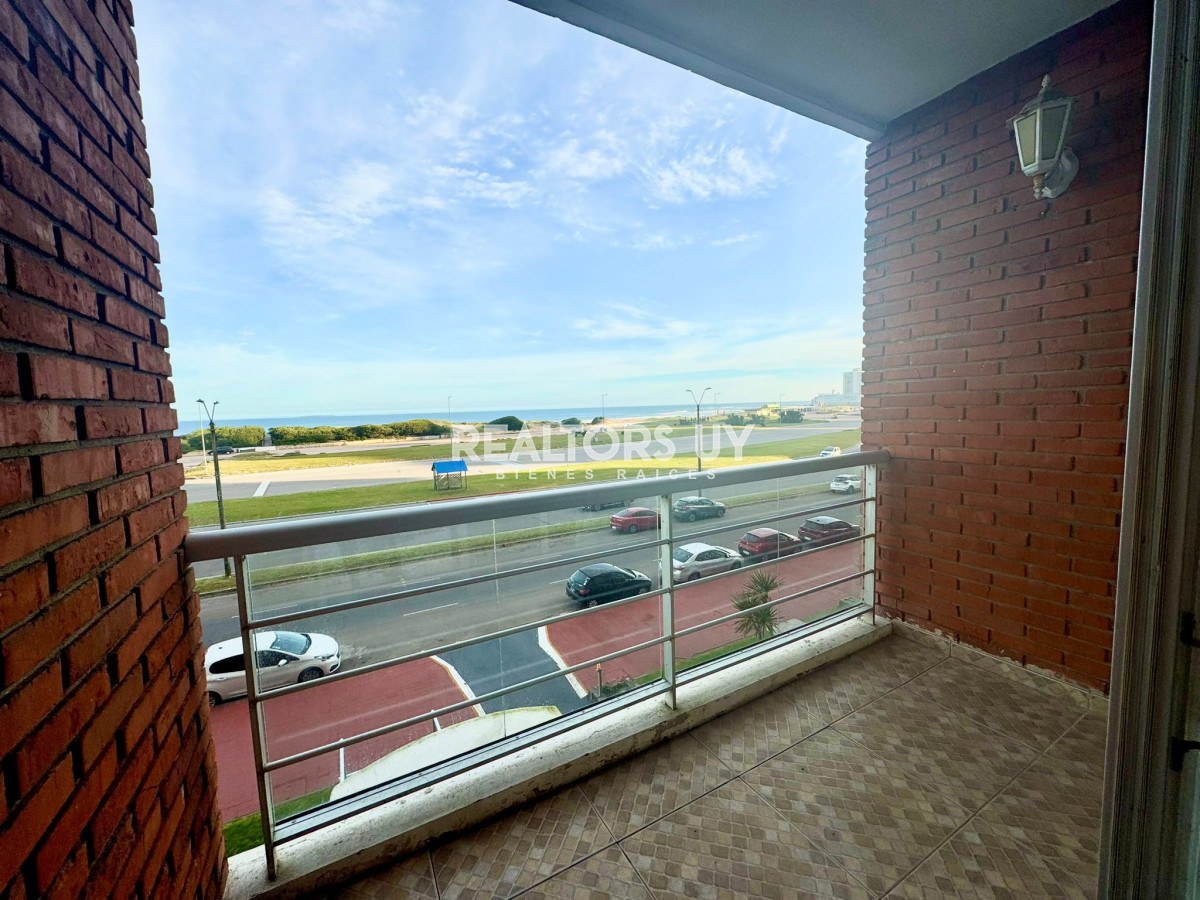 Apartamento de 2 domritorios en venta, 1ra linea de playa brava! - RLT362A