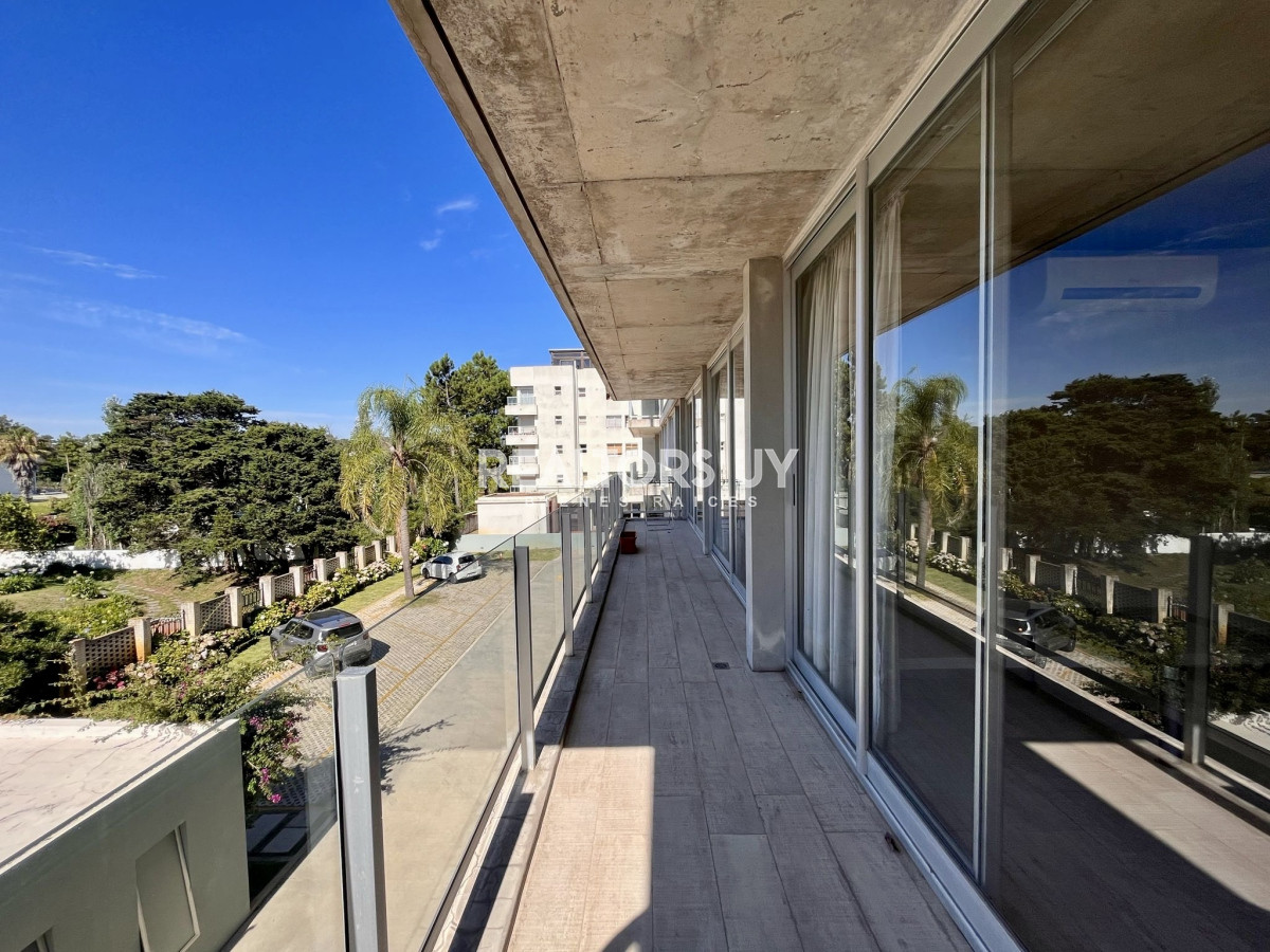 Apartamento ID.578 - Exclusivo departamento en venta frente a playa mansa- Punta del Este