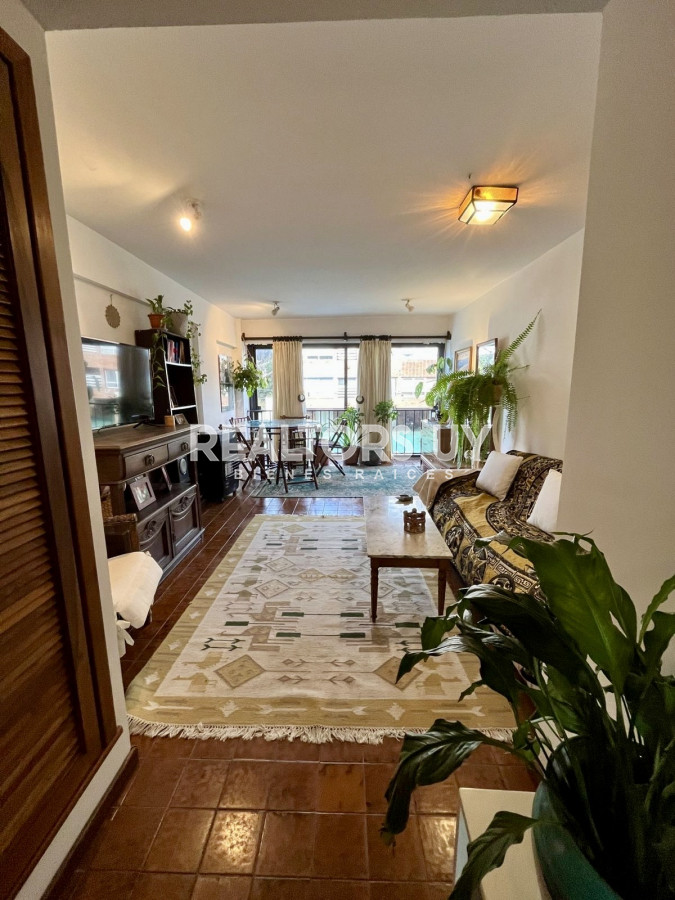 Apartamento ID.2 - Apartamento de 4 dormitorios en alquiler anual
