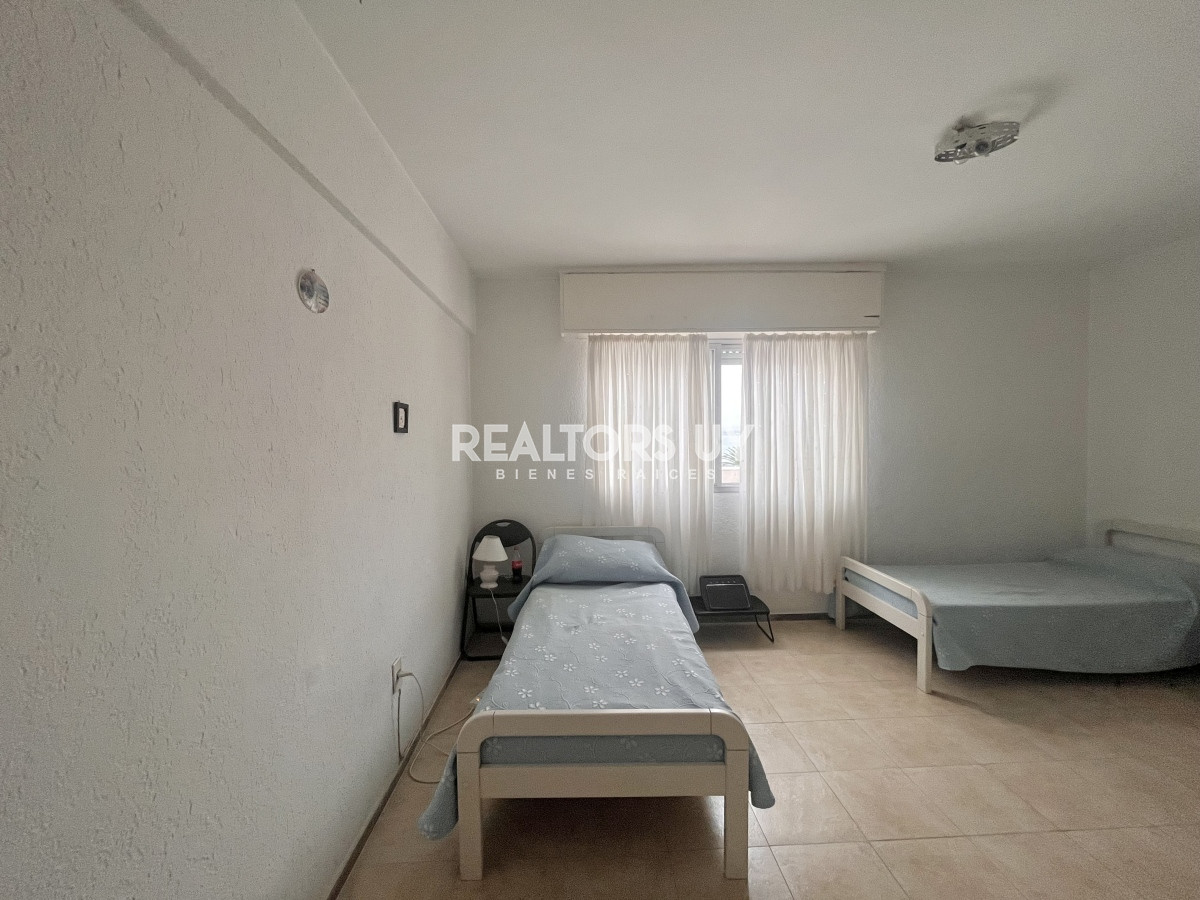 Apartamento ID.4 - Amplia planta de 4 dormitorios y excelente ubicación en venta!