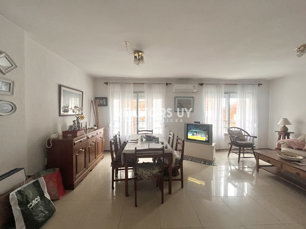 Apartamento ID.4 - Amplia planta de 4 dormitorios y excelente ubicación en venta!