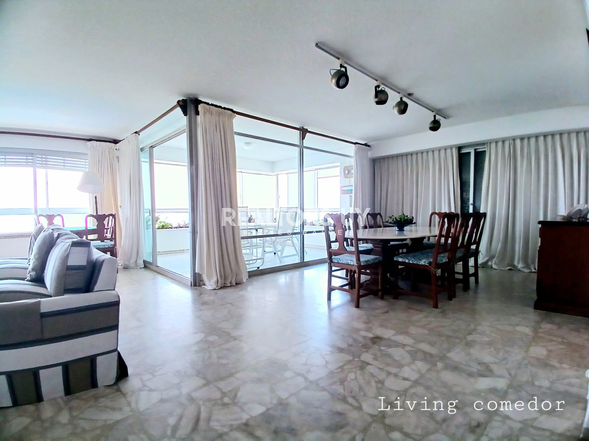 Apartamento ID.221 - Venta semipiso en Brava, 3 dorm y servicio