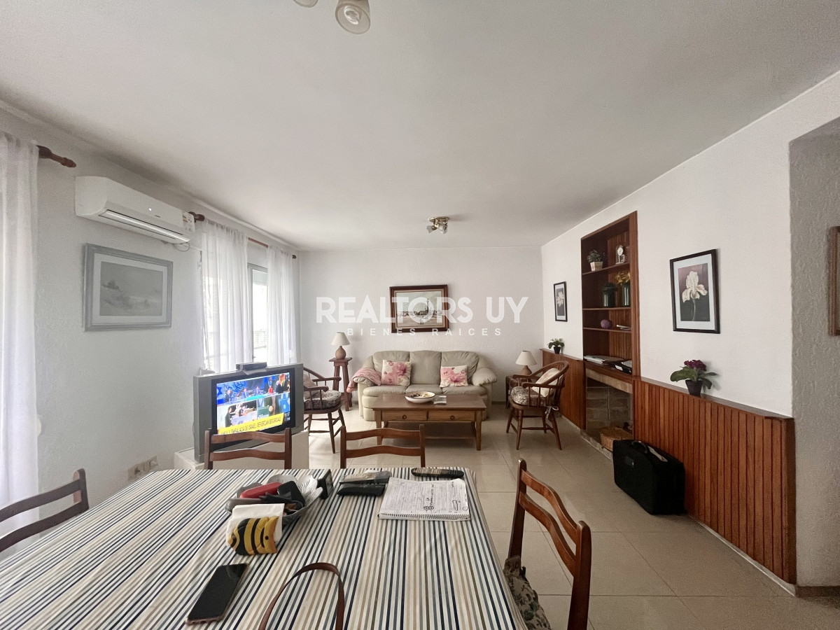 Apartamento ID.4 - Amplia planta de 4 dormitorios y excelente ubicación en venta!