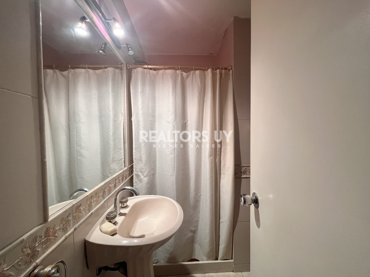 Apartamento ID.4 - Amplia planta de 4 dormitorios y excelente ubicación en venta!