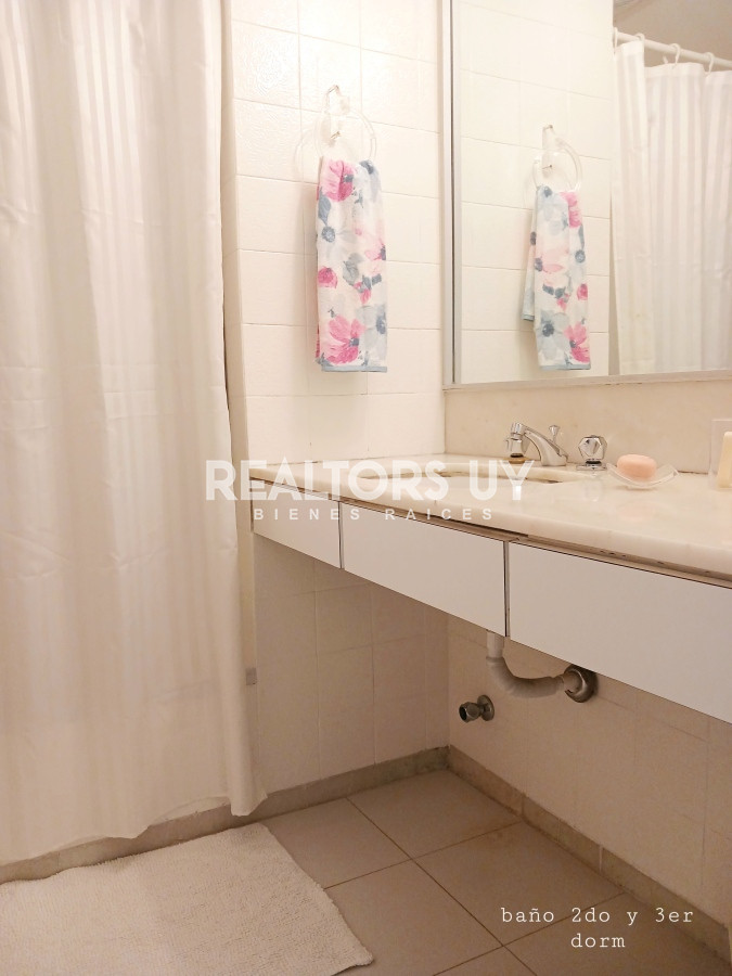 Apartamento ID.221 - Venta semipiso en Brava, 3 dorm y servicio
