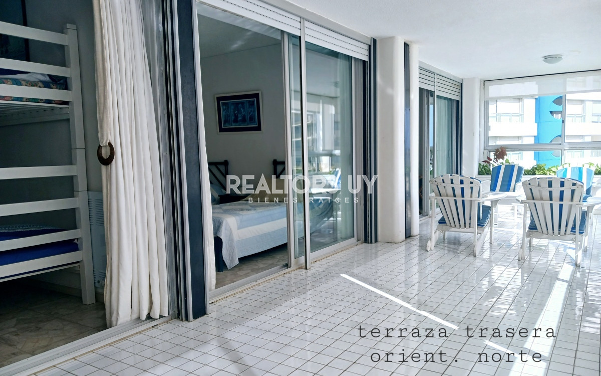 Apartamento ID.221 - Venta semipiso en Brava, 3 dorm y servicio
