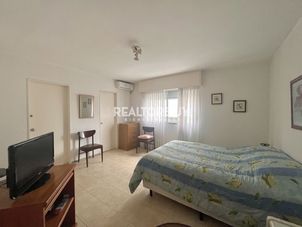 Apartamento ID.4 - Amplia planta de 4 dormitorios y excelente ubicación en venta!