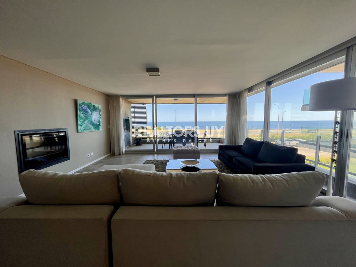 Apartamento ID.578 - Exclusivo departamento en venta frente a playa mansa- Punta del Este