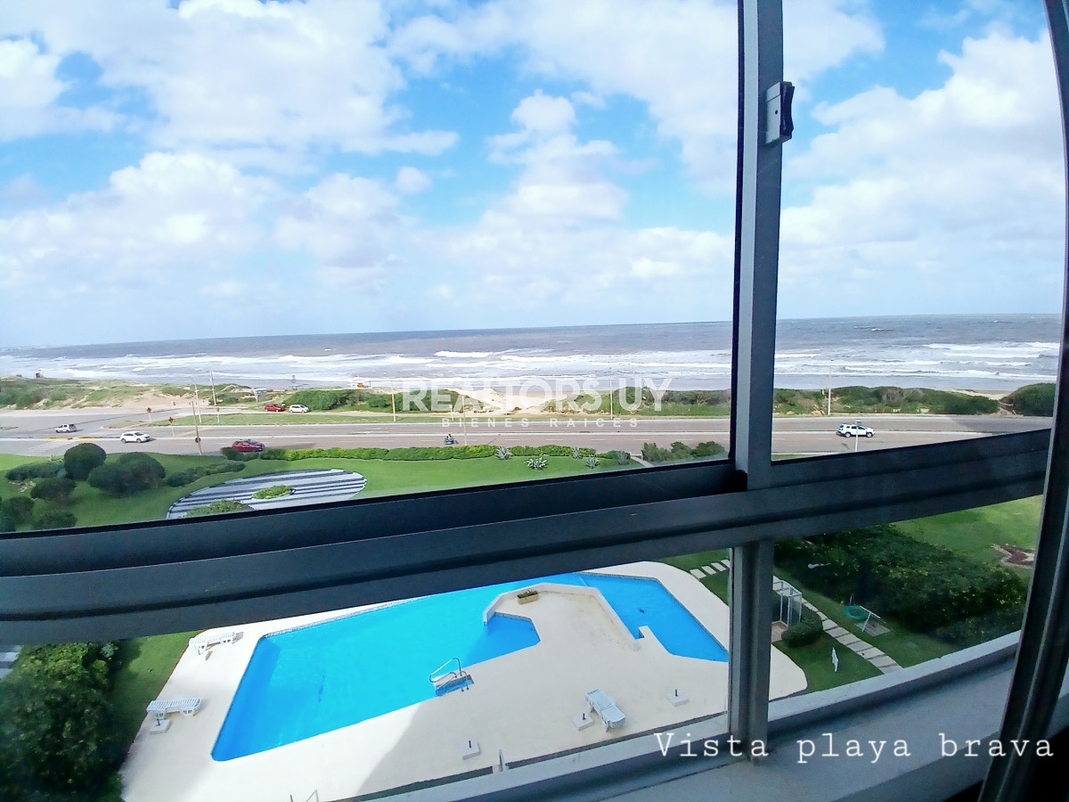 Apartamento ID.221 - Venta semipiso en Brava, 3 dorm y servicio