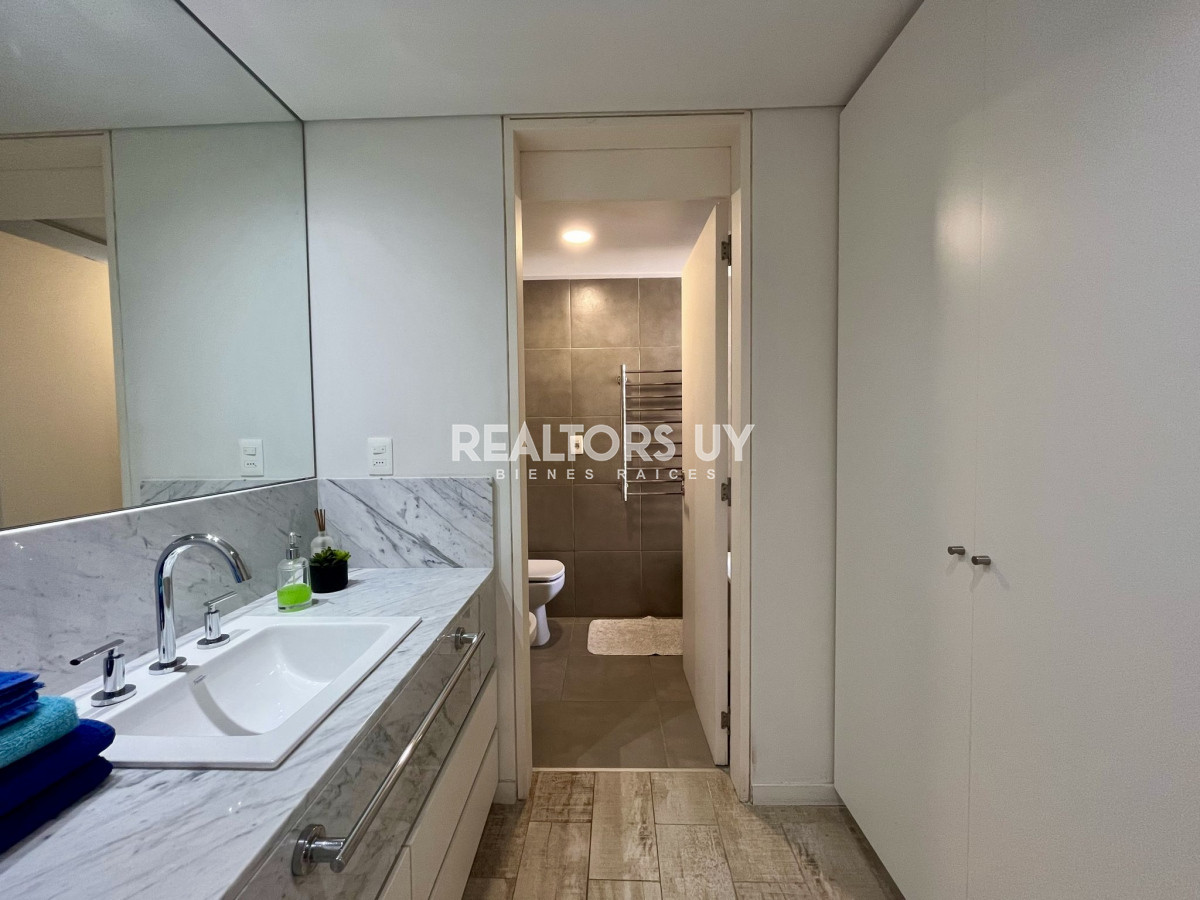 Apartamento ID.578 - Exclusivo departamento en venta frente a playa mansa- Punta del Este