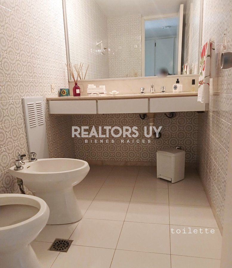 Apartamento ID.221 - Venta semipiso en Brava, 3 dorm y servicio