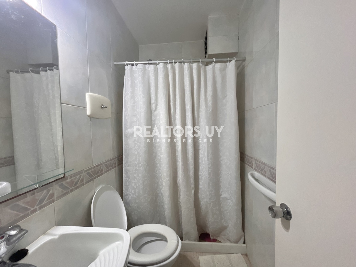 Apartamento ID.4 - Amplia planta de 4 dormitorios y excelente ubicación en venta!