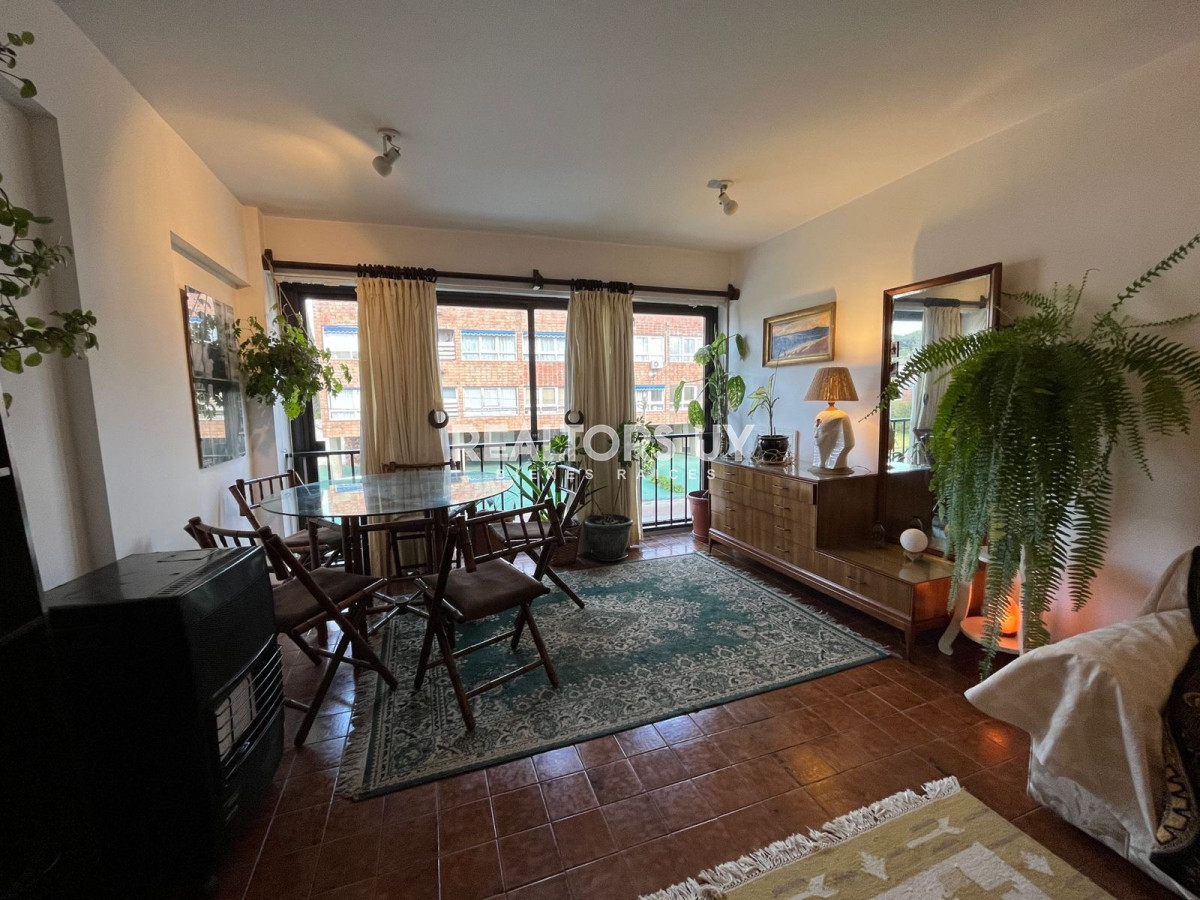 Apartamento ID.2 - Apartamento de 4 dormitorios en alquiler anual