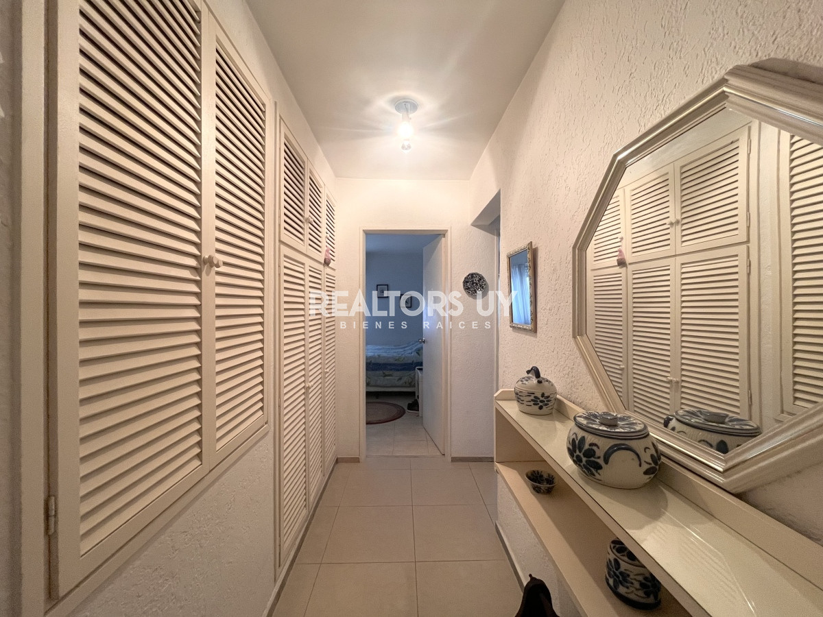 Apartamento ID.4 - Amplia planta de 4 dormitorios y excelente ubicación en venta!