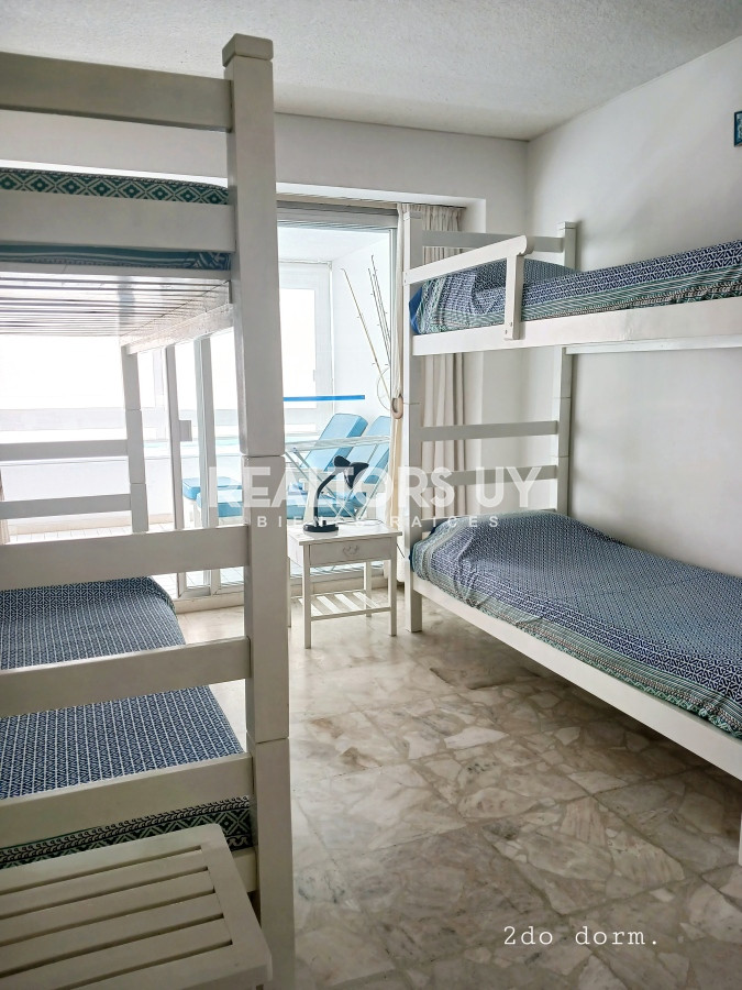 Apartamento ID.221 - Venta semipiso en Brava, 3 dorm y servicio
