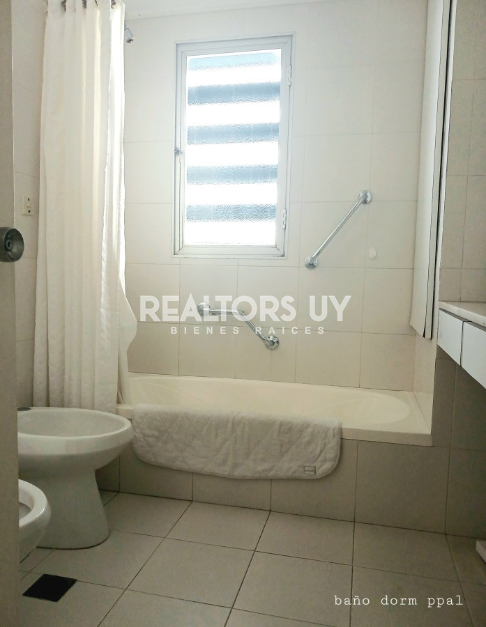 Apartamento ID.221 - Venta semipiso en Brava, 3 dorm y servicio