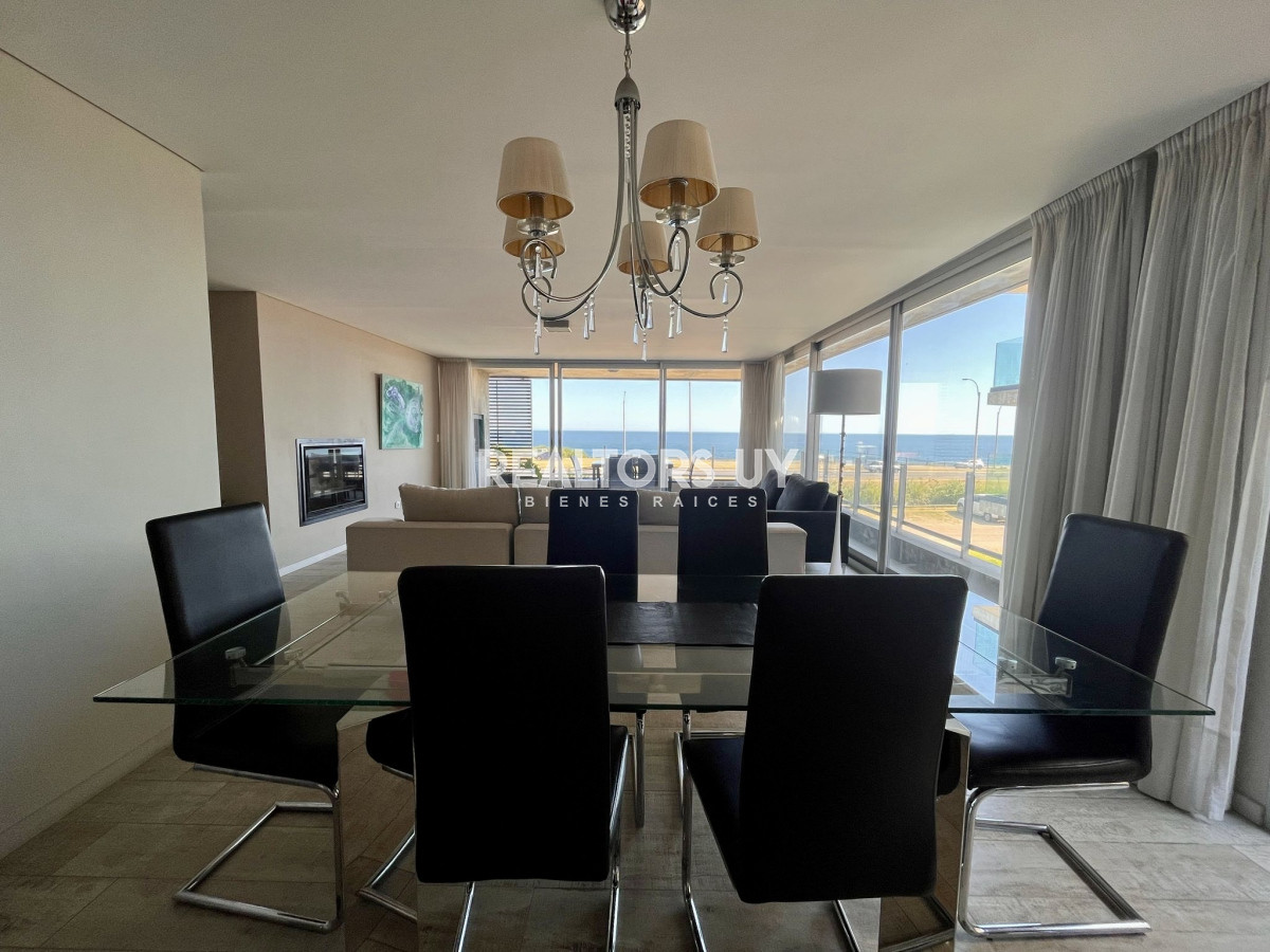 Apartamento ID.578 - Exclusivo departamento en venta frente a playa mansa- Punta del Este