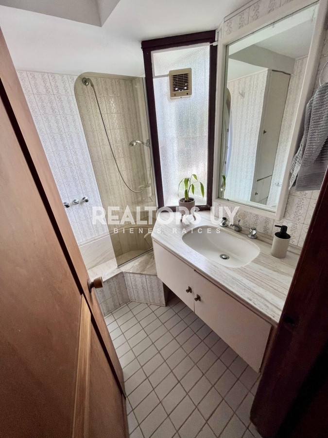 Apartamento ID.2 - Apartamento de 4 dormitorios en alquiler anual