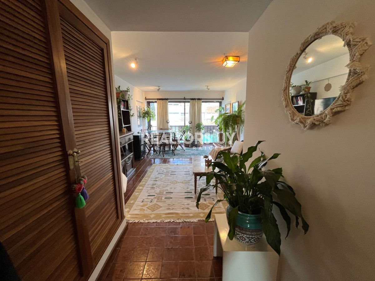 Apartamento ID.2 - Apartamento de 4 dormitorios en alquiler anual