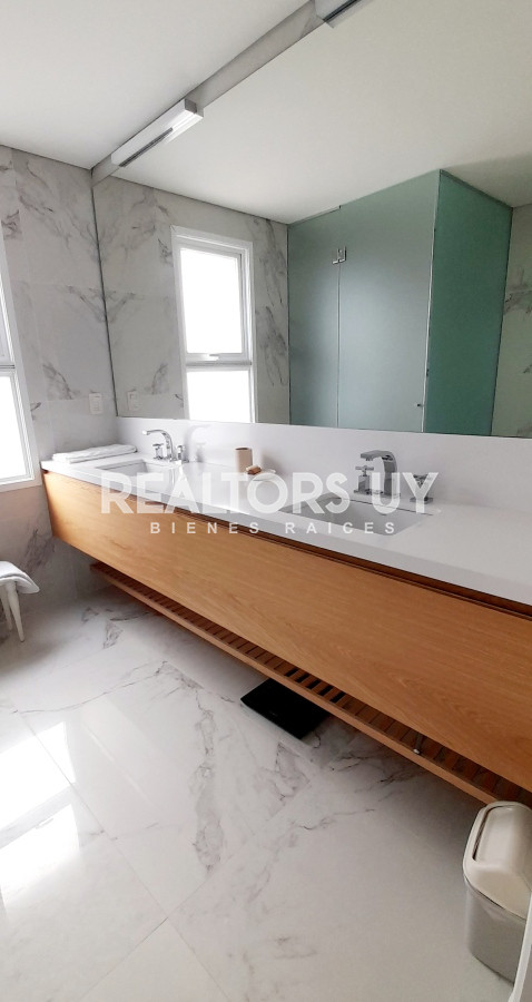 Apartamento ID.300 - Apto 4 dorm. en suite Brava - Alquiler temporal